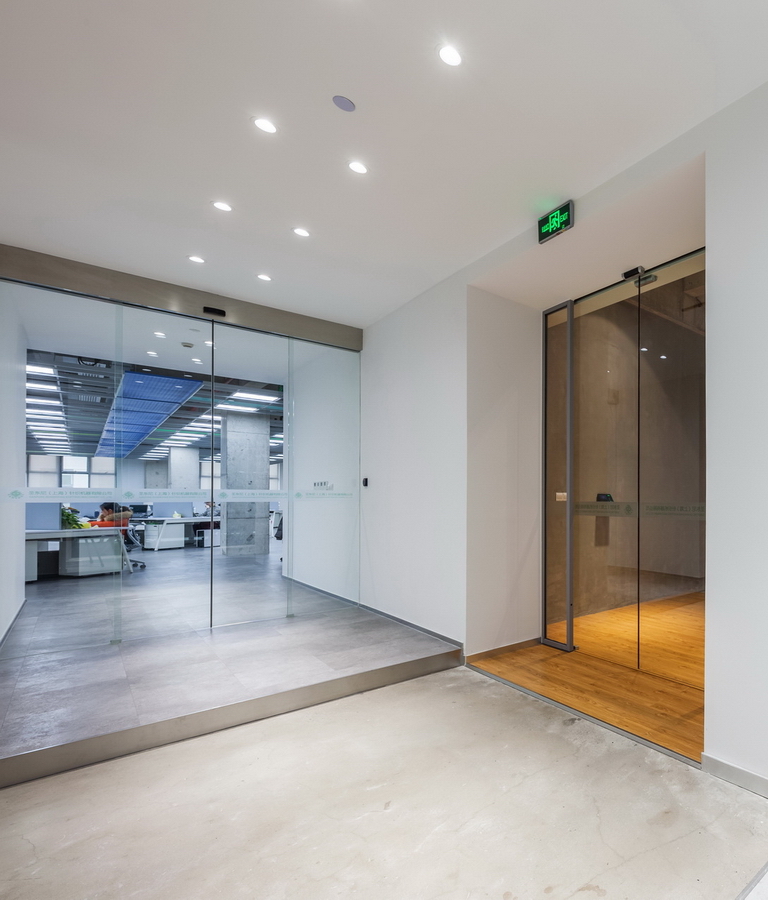 聖東尼（外齊(qi)）辦(bàn)公(gōng)室裝(zhuang)修-辦(bàn)公(gōng)區(qu)過(guo)道-pc