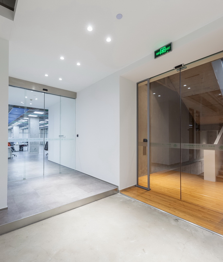 聖東尼（外齊(qi)）辦(bàn)公(gōng)室裝(zhuang)修-走(zou)道-pc