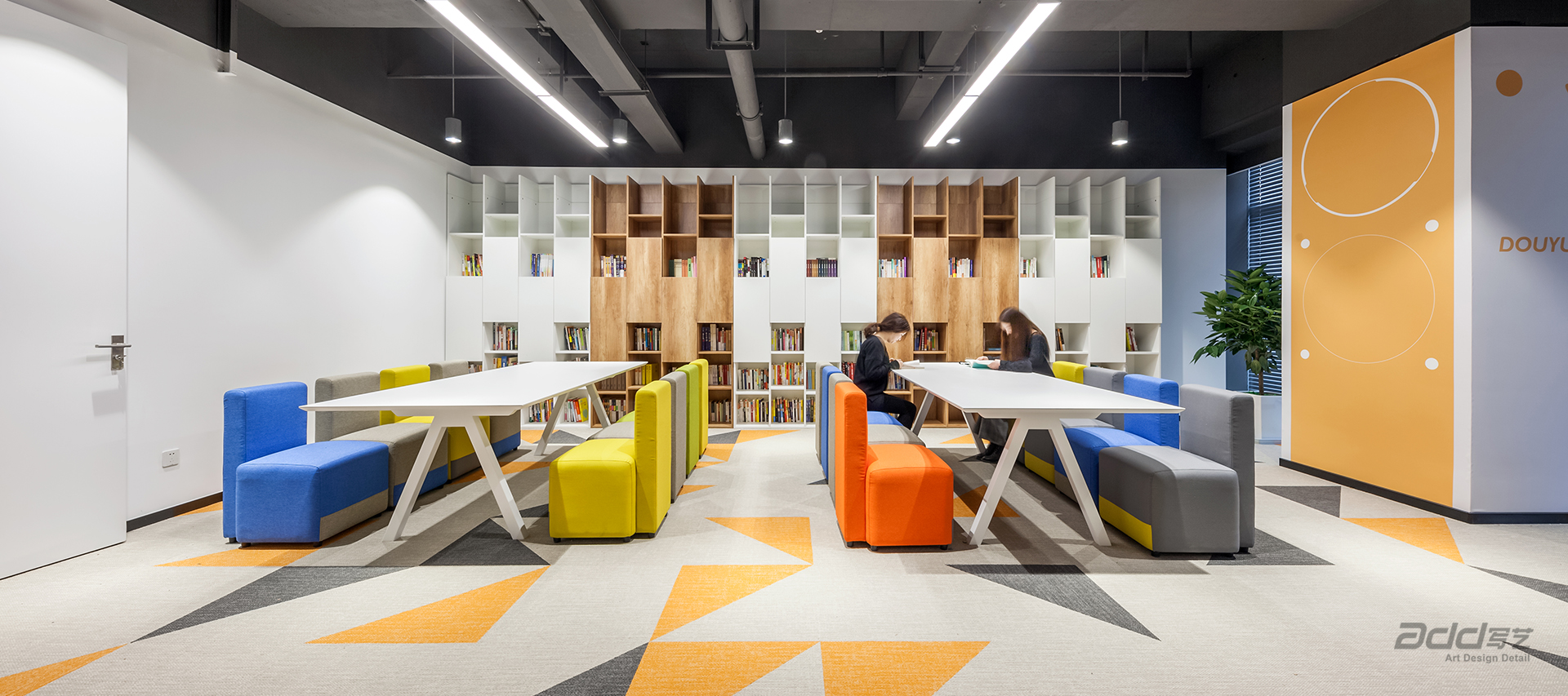 鬥魚TV辦(bàn)公(gōng)室裝(zhuang)修設(shè)計(ji) 圖書館-pc